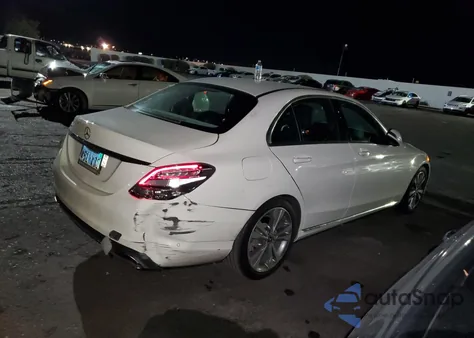 2017 Mercedes-Benz C 300 из США, поврежденный, VIN 55SWF4JB0HU228656